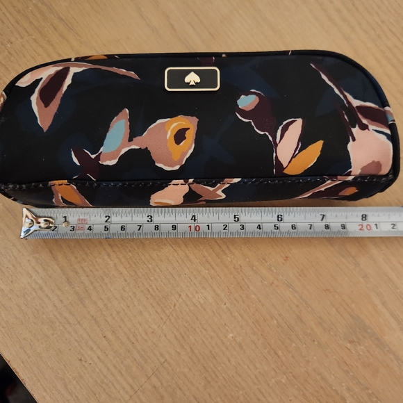 Kate Spade cosmetic bag - Picture 1 of 5